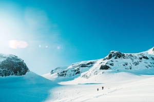 滑雪者 游客 雪 山 旅程 4k壁纸 3840x2160