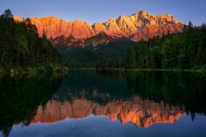 森林 天空 山 湖泊 倒影风景图片