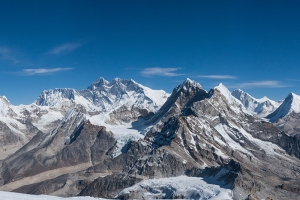 大气雪山背景