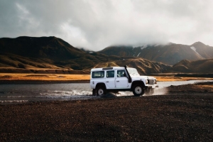  suv 湖 旅行 旅行 landmannalaugar 冰岛 4k壁纸 3840x2160