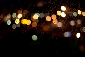 夜晚 五彩 雨 灯 磨砂玻璃背景图片