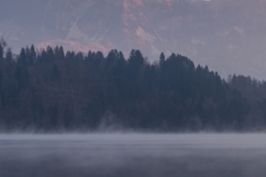 布莱德湖风景5760x1080三屏壁纸