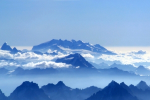 群山海报背景