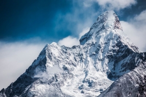 高原雪山背景