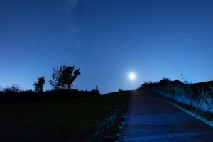 星空 上升 夜晚 闪耀 地平线 4k壁纸 3840x2160