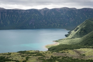 湖 山 草 景观 自然 4k壁纸 3840x2160