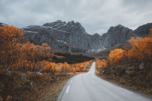 山脉 道路 秋天 风景 4k壁纸 3840x2160