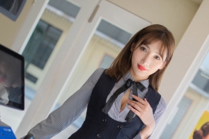 制服黑色丝袜长腿美女陆萱萱4k手机壁纸竖屏美女2160x3840