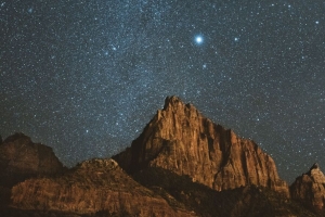 山脉 星星 星空 夜晚 天空 4k壁纸 3840x2160