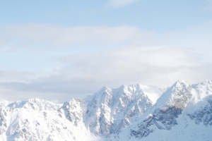 冬季雪山背景主图