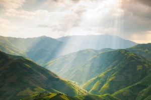 阳光梯田大山风景图