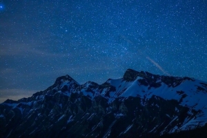 山脉 雪 星空 夜间 4k壁纸 3840x2160