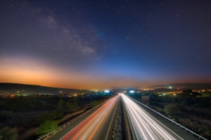 利马索尔市塞浦路斯 高速公路 银河系 天空 3840x2160星空风景壁纸