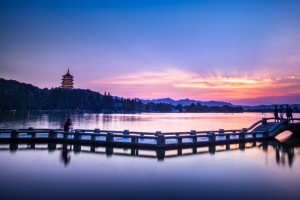 西湖夜景全景5K风景壁纸图片