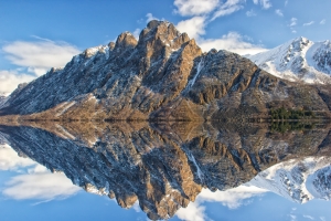 山 水 山和水 蓝色天空 云 日落 4K风景壁纸