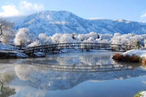 唯美冬季湖泊雪景