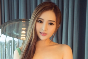 【2160x3840】长发甜美可爱美女4k超高清竖屏手机壁纸