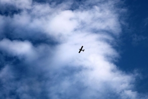 飞机 天空 云 飞行 白色 蓝色 4k壁纸 3840x2160