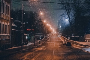 夜城 道路 降雪 冬天 黄昏 4k壁纸 3840x2160