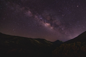 星空 山脉 夜晚 乳白色 4k壁纸 3840x2160