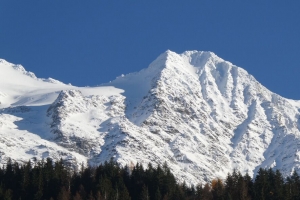 山脉 雪 景观 山峰 树木 4k壁纸 3840x2160