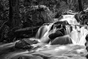 瀑布 河流 石头 景观 自然 黑白 4k壁纸 3840x2160